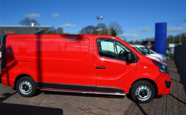 Opel Vivaro SWB Side Bars 2014 onwards Opel Vivaro SWB Side Bars 2014 onwards